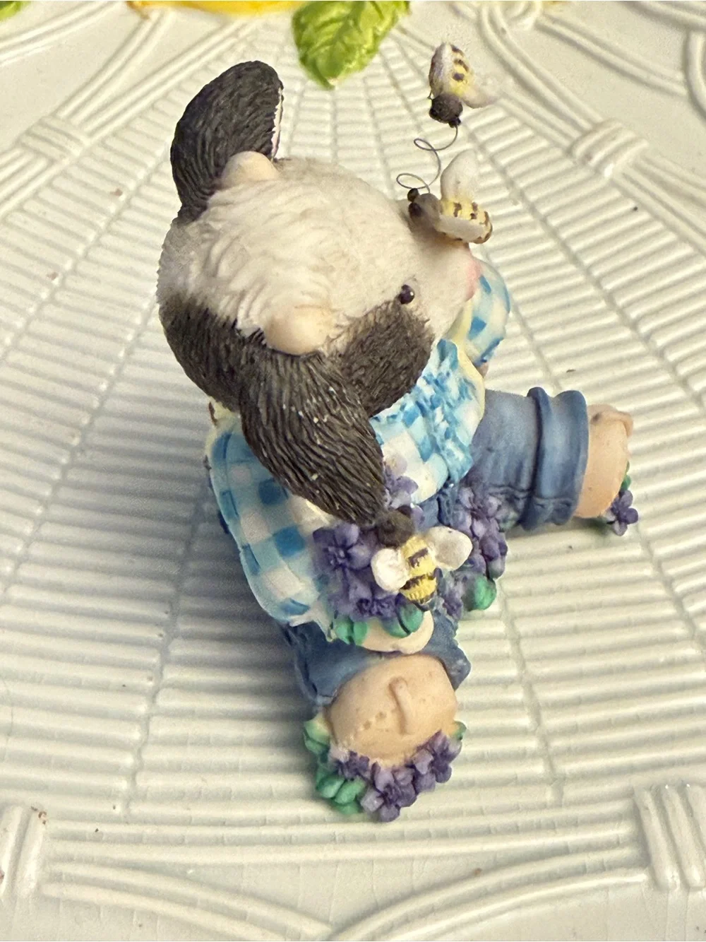 Mary’s moo moos Decorative Figurine “All a-buzz over you”